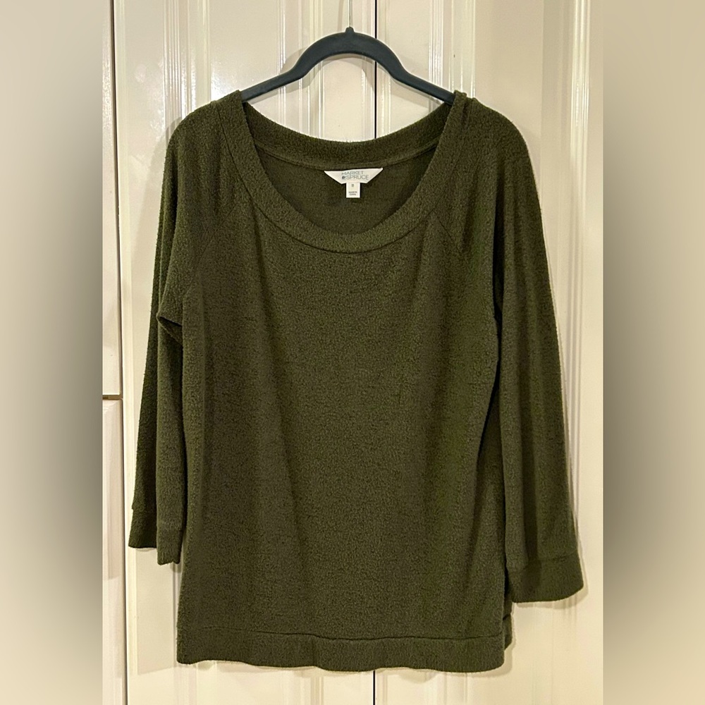 Medium comfy green sweater